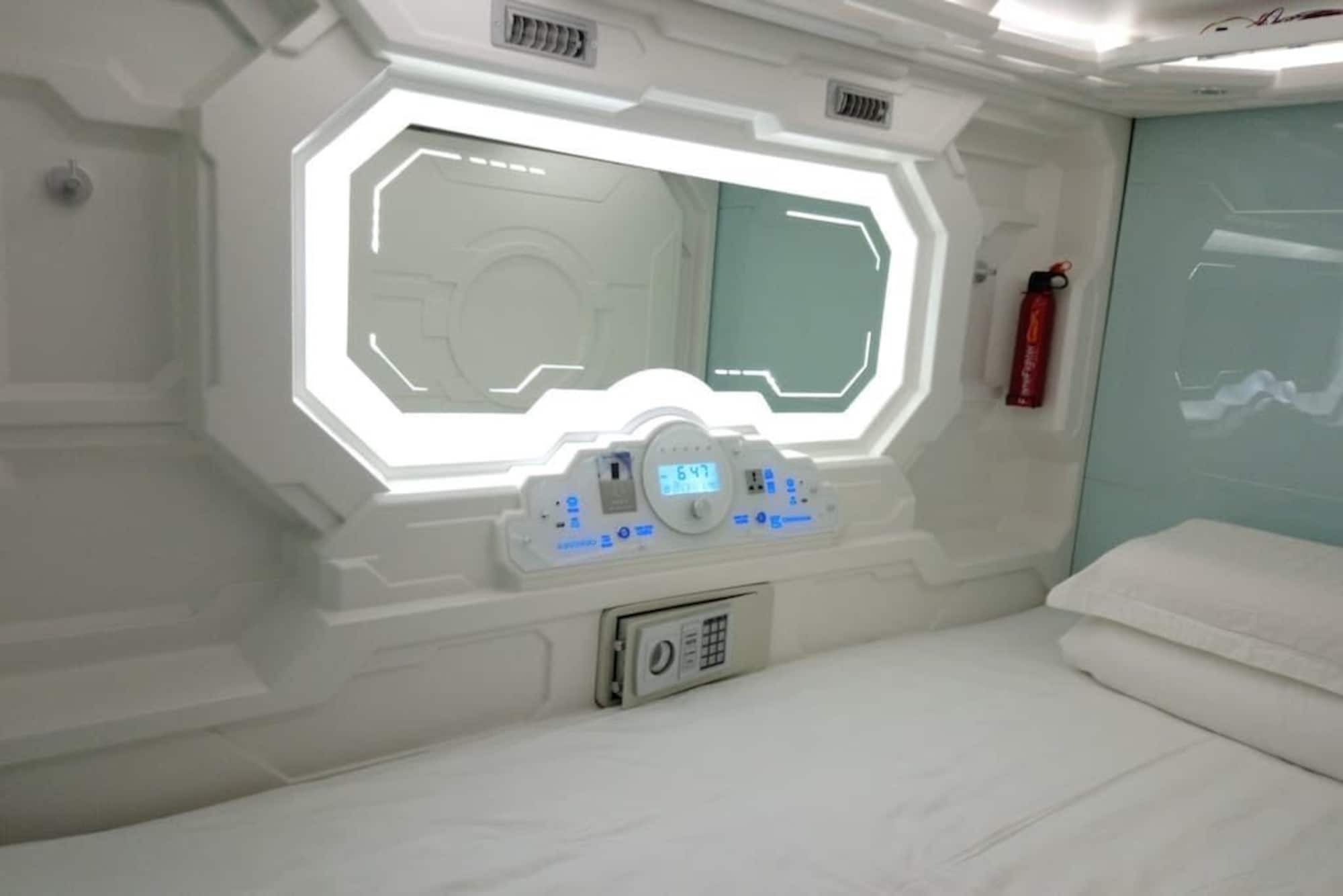 Stay With Me Capsules Hostel Malacca Exteriör bild